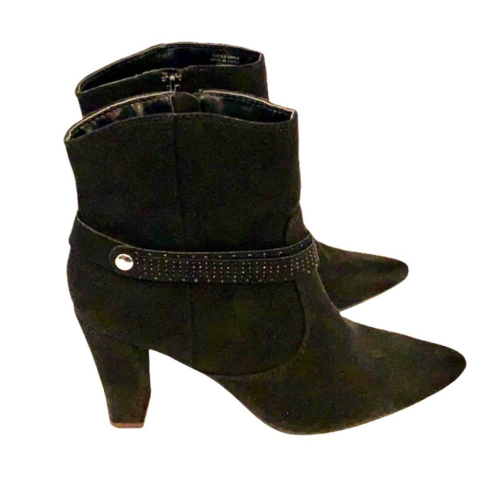 Women’s heeled AM by Ann Marino. Booties size 8